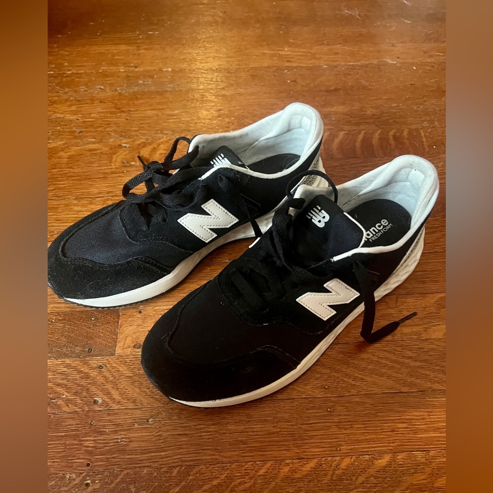 WOMEN'S NEW BALANCE X70 SNEAKERS size 9.5